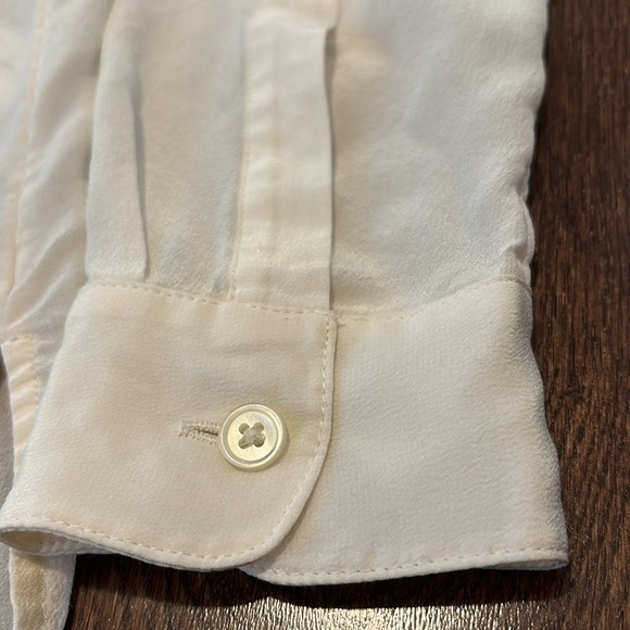 Banana Republic the perfect silk shirt - Picture 2 of 6